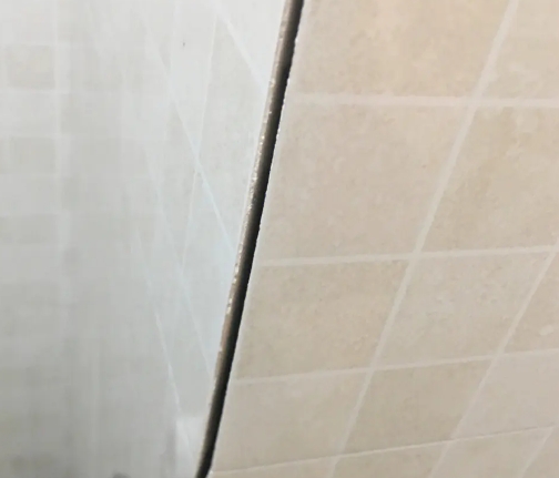 瓷砖空鼓维修公司分享阳台瓷砖脱落的修复过程可以分为以下几个步骤