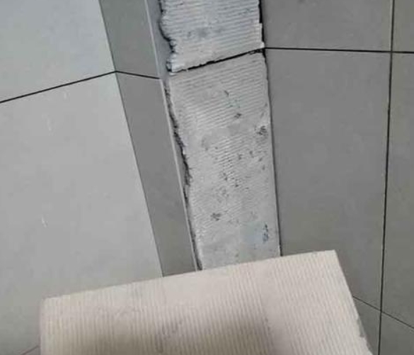 瓷砖空鼓维修公司分享下厨房瓷砖脱落的补救措施。